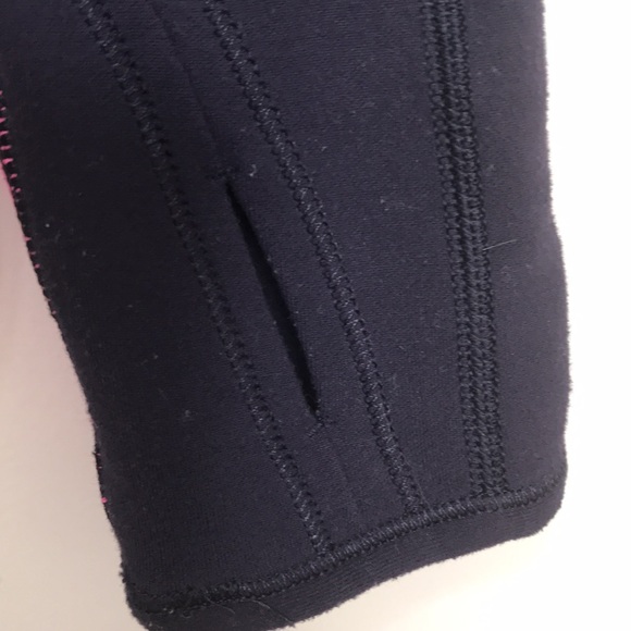 Lululemon Runder Under Long Sleeve shirt Black Swan / Raspberry Glo Light 8 - Picture 5 of 14